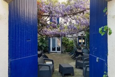 بنسيون Gite Les Glycines