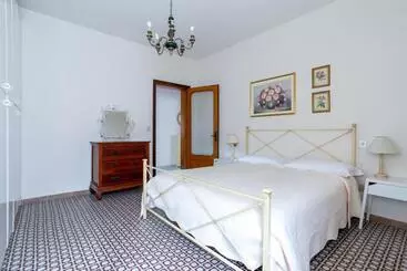 Villa Carol Appartamento E B&b