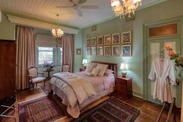 Bed and Breakfast Grenfell Hall