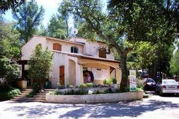 בית מלון כפרי Camping Les Bois De Mont Redon