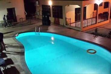 호텔 Ponderosa Travel Lodge