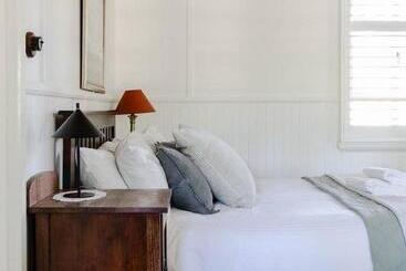 茅舍 Moonrise Farm