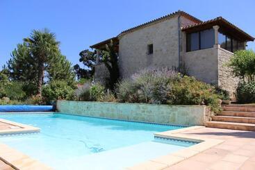 Bed and Breakfast La Garde Pile De Fichou