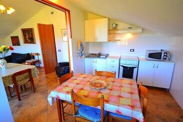 Stunning Cottage In Sesta Godano With Balcony