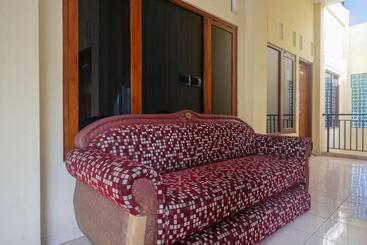 Hôtel Urbanview Syariah Wisma Wongso Borobudur