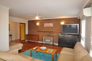 Сельский дом Salty Sands  Meters From The Beach, Free Wifi