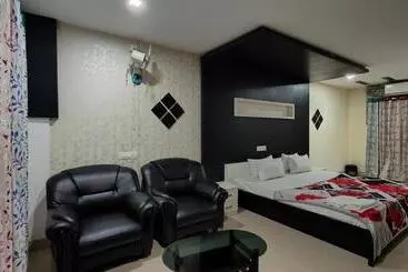 Hotel Pphliving Khaleej Residency