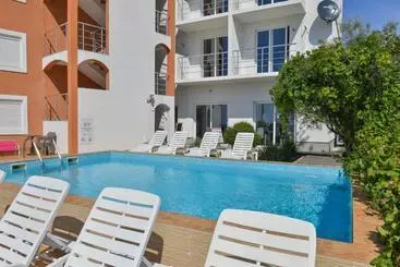 تختخواب و صبحانه Open Sky Apartments