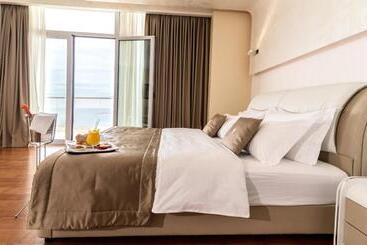 Отель Deluxe & Executive Spa By Rafaelo