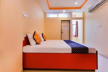 Hotel Spot On 75702 Shivam And Food Court