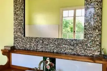 Hotelli Noosa Avalon Farm Cottages