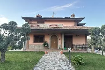 Aamiaismajoitus (B&B) Villa Ulivi