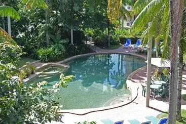 בית מלון כפרי Cairns Beach Resort