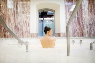 Отель Château De Riell