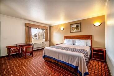 فندق Regency Inn & Suites Downey