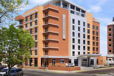 Отель The Broadway Columbia  A Doubletree By Hilton