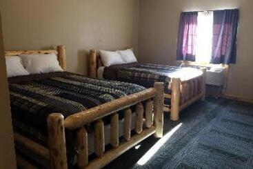 הוסטל Big Horse Inn And Suites