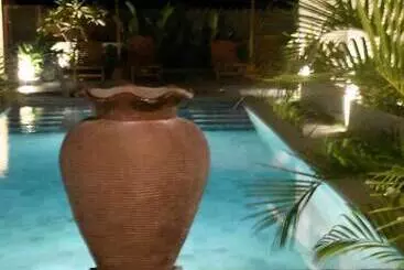 ホテル Bruga Villas Restaurant And Spa