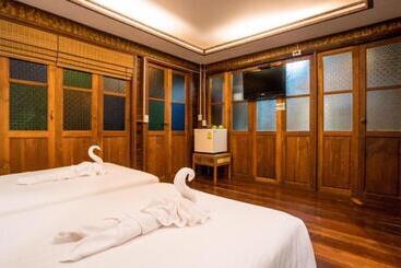 Otel Capital O916 Chill Chill D Pool Villa