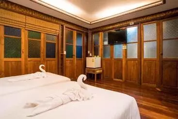 Hotelli Capital O916 Chill Chill D Pool Villa