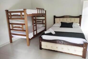 Pension Manakin Tayrona