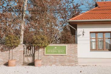 Bed & Breakfast Herba Ház