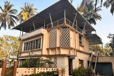 Pension (Hôtel basse catégorie) Pebble Bay Home Stay