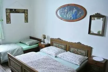 Majatalo Restaurace A Penzion Ubrousku Prostři Se