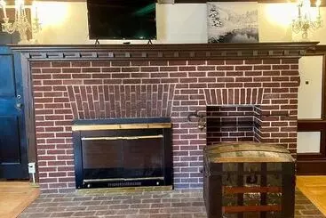 Harbour House Inn B&b