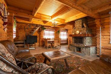 Majatalo Gostynnyi Dvir Burkut