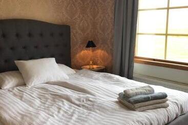 Bjälbo Gästhus B&b