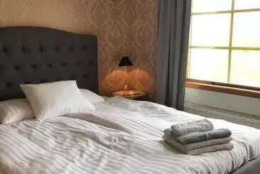 Bjälbo Gästhus B&b