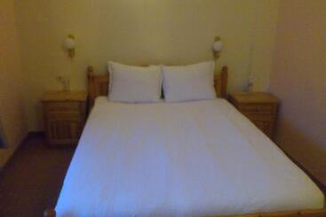 ホテル Yagodina Family