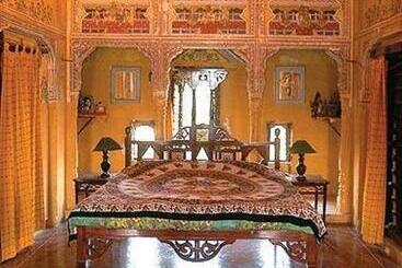 Hotel Narayan Niwas Castle