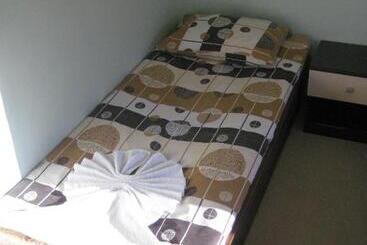 בית מלון כפרי Restaurant Popini Laki