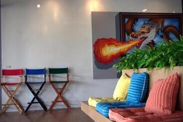 The Pride Hotel At Laemsing