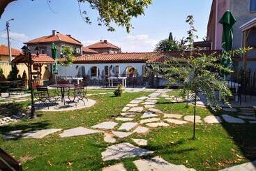 Pension (Hôtel basse catégorie) Avangard