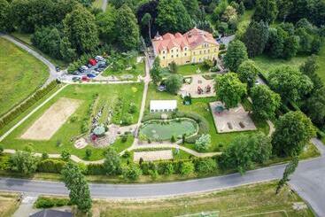 펜션 Bynovecký Zámeček