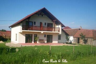 פנסיון Casa Rudi & Ella