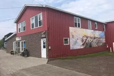 Retkeilymaja Exploits Inn And Suites