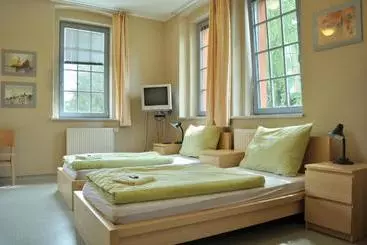 ペンション Hostel Lípa   Továrna