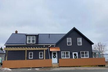 Retkeilymaja Groundswell Pub & Inn