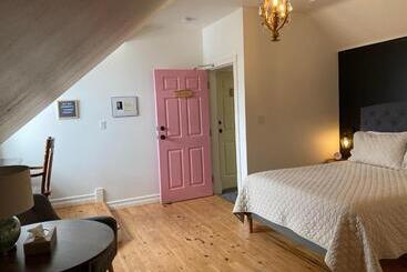 Retkeilymaja Groundswell Pub & Inn