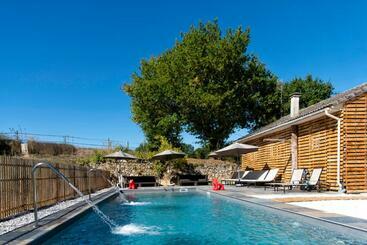 Les Deux Abbesses En Vert | La Grande Maison B&b