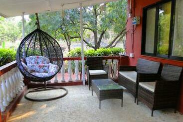 Отель Sky Farms