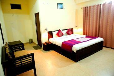 Bed and Breakfast Avlokan  Near Kainchi Dham Mandir