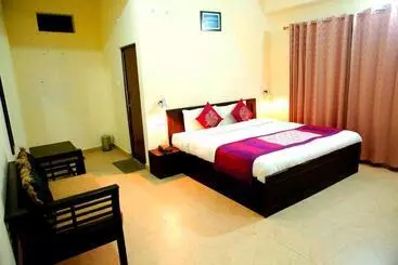 Bed & Breakfast Avlokan  Near Kainchi Dham Mandir