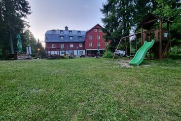 בית מלון כפרי Lesní Chata