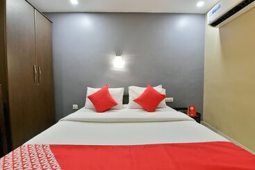 בית מלון כפרי Al Maray By Oyo Rooms