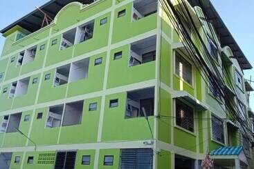 هتل Natcha Place Thammasat Rangsit